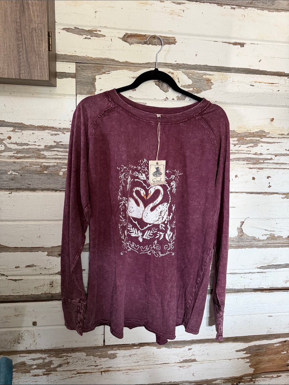Easel Women's Long-Sleeve Burgundy Graphic Tee with Swan Design by